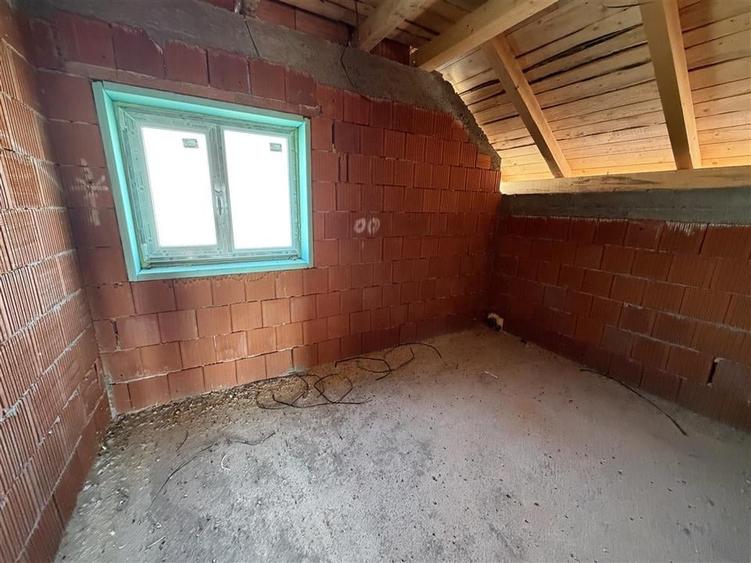 Casă individuală cu 5 camere cu Teren 300 Mp în Betfia