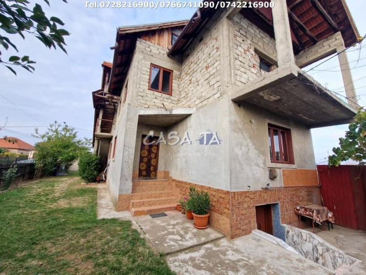Casă individuală cu 5 camere cu Canalizare în Primăverii