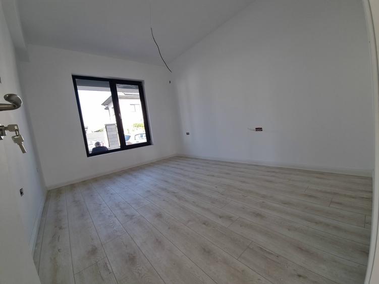 Casă individuală cu 4 camere cu Teren 325 Mp în Vidra