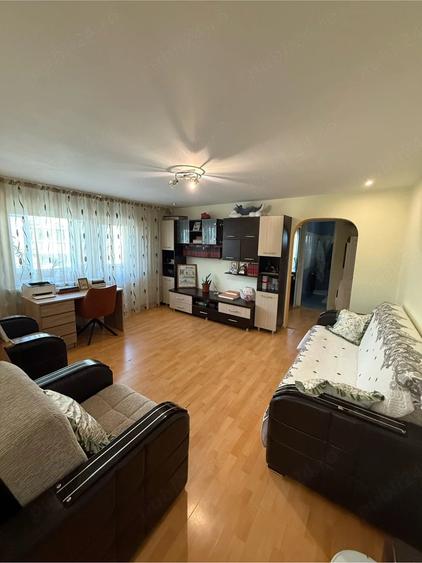 Apartament cu 3 camere semidecomandat în Central