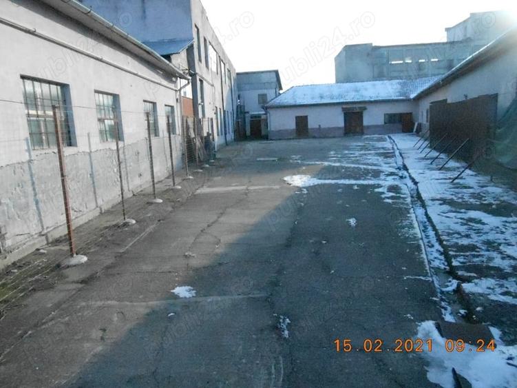 Spațiu comercial, de 800 mp, în Ineu