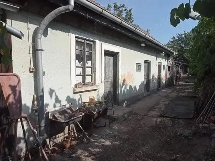 Casă cu 6 camere în Giubega