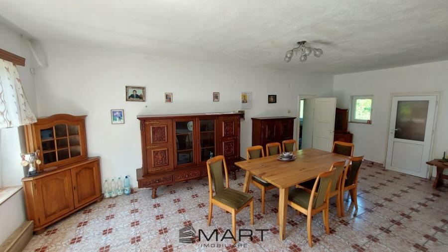 Casă cu 8 camere cu Teren 800 Mp în Central
