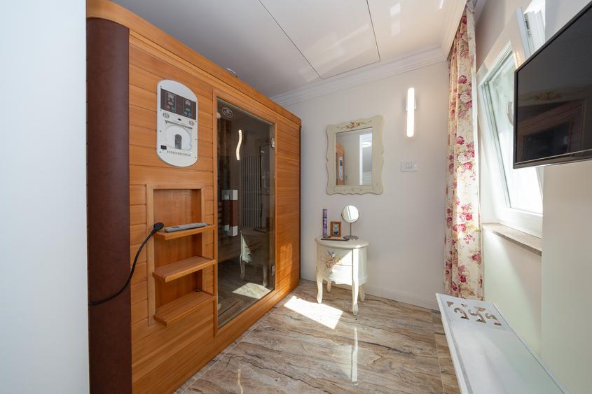 Casă individuală cu 5 camere cu Canalizare în Central