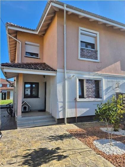 Duplex cu 4 camere cu Canalizare în Dumbrăvița