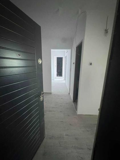 Apartament cu 3 camere decomandat în Micro 14