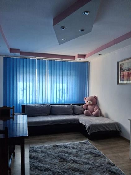 Apartament cu 3 camere semidecomandat în Zemeș