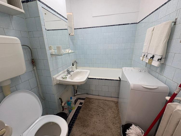 Apartament cu 3 camere decomandat, mobilat în P-ța Reșița
