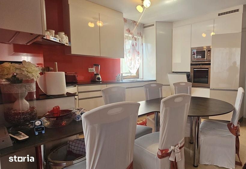 Apartament cu 3 camere semidecomandat în Nord