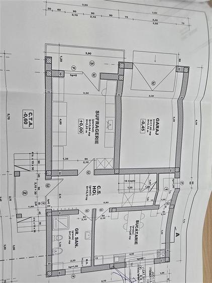 Casă individuală cu 12 camere cu Canalizare în Central