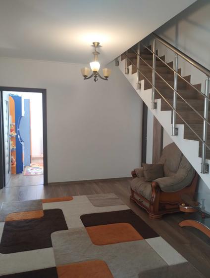 Apartament cu 4 camere decomandat în Prundu
