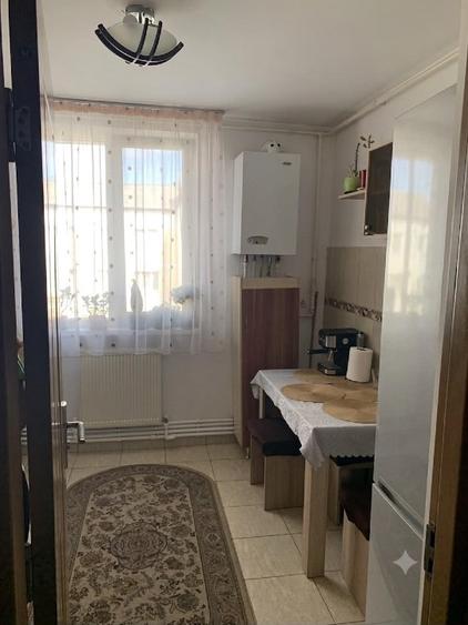 Apartament cu 3 camere decomandat în Mărăței