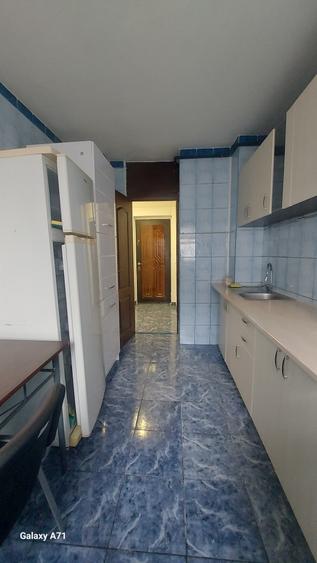 Apartament cu 3 camere semidecomandat, mobilat în Drumul Taberei