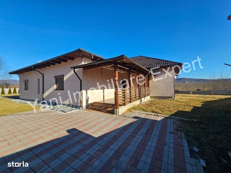 Casă cu 4 camere în Cerbu