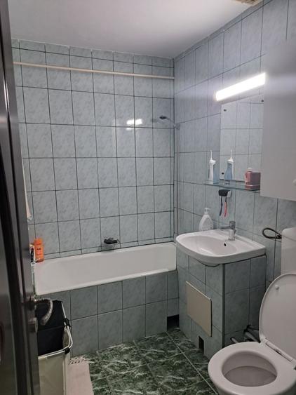 Apartament cu 2 camere semidecomandat în Mioriței