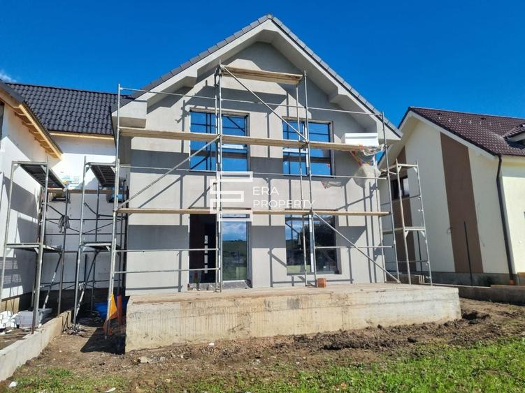 Casă individuală cu 5 camere cu Canalizare în Șura Mare