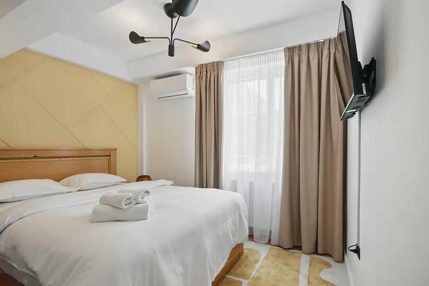 Apartament cu 3 camere decomandat în P-ța Romană