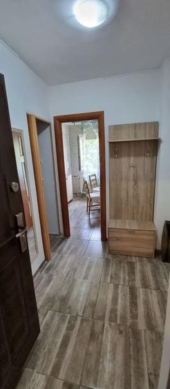 Apartament cu 2 camere semidecomandat, mobilat în Tei