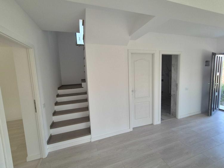 Casă cu 4 camere cu Teren 483 Mp în Central