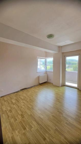 Apartament cu 3 camere decomandat în Independenței