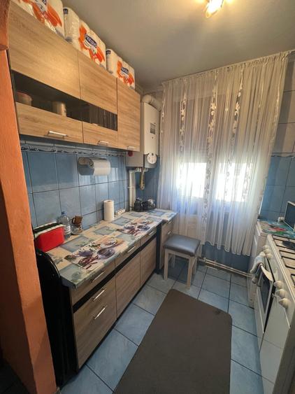 Apartament cu 3 camere semidecomandat în Micro 19