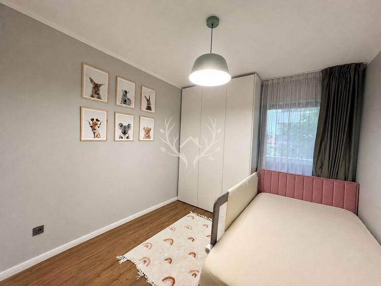 Apartament cu 3 camere semidecomandat, mobilat în Europa