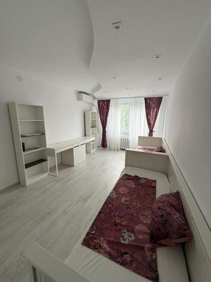 Apartament cu 3 camere decomandat în Veteranilor