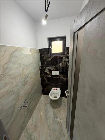 Casă individuală cu 4 camere cu Canalizare în Lăzarea