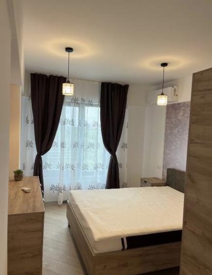 Apartament cu 3 camere semidecomandat, mobilat în Tineretului