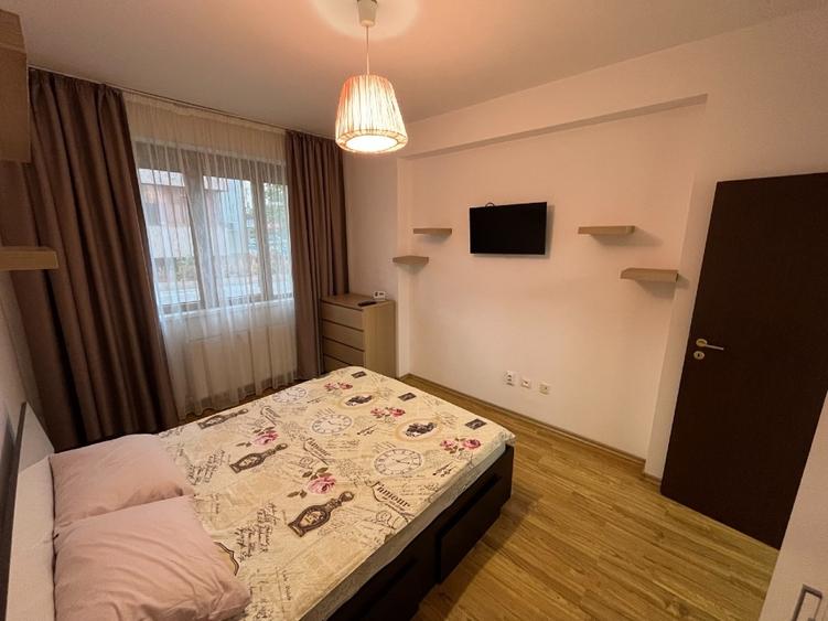 Apartament cu 2 camere decomandat, mobilat în Central