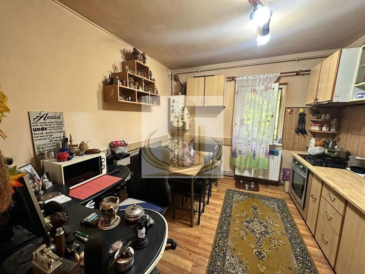 Apartament cu 3 camere decomandat, mobilat în Aradului