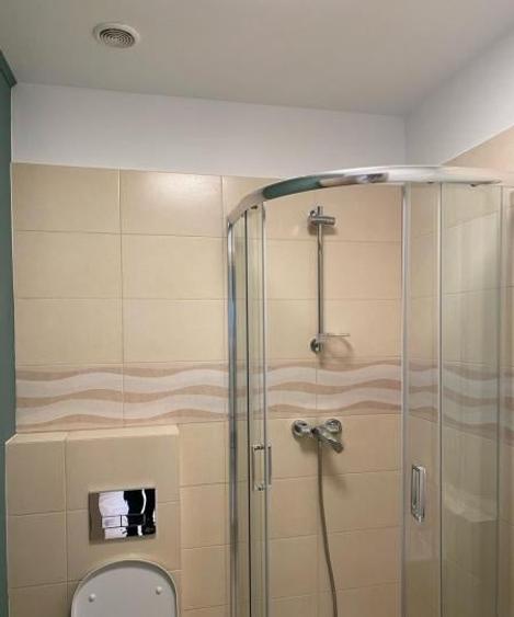 Apartament cu 3 camere decomandat, mobilat în Băneasa