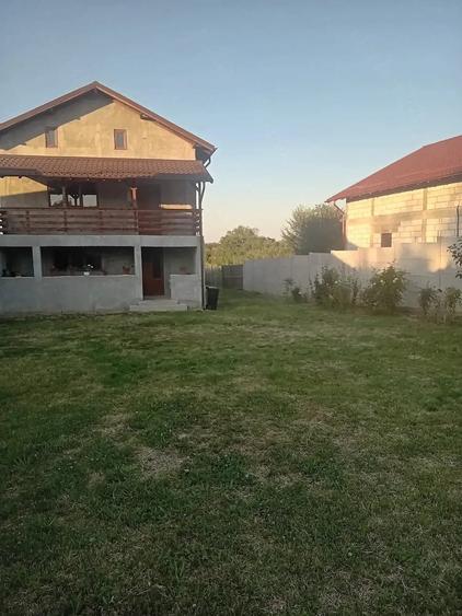 Casă cu Teren 680 Mp în Lucieni