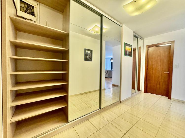 Apartament cu 3 camere decomandat, mobilat în Iancu Nicolae