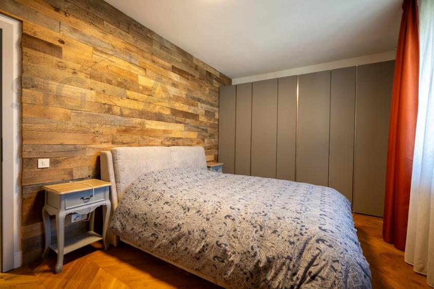 Apartament cu 4 camere semidecomandat, mobilat în Central