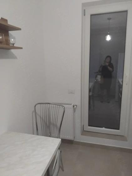 Garsonieră decomandată în Roșu