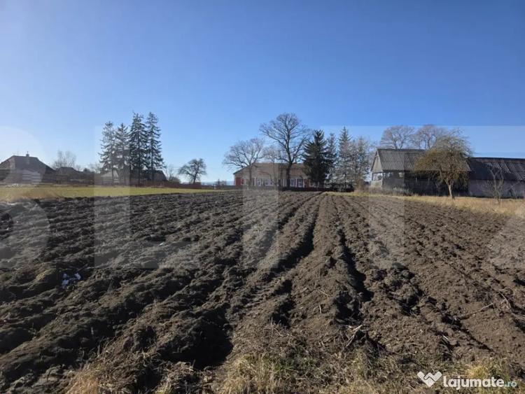 Casă cu 3 camere cu Teren 4669 Mp în Leț