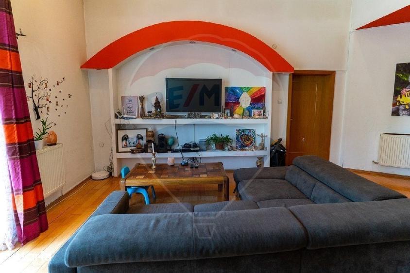 Spațiu comercial, de 700 mp, în Batiz