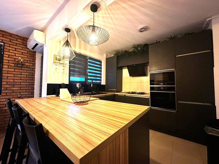 Apartament cu 3 camere semidecomandat, mobilat în Băneasa