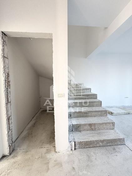 Duplex cu 4 camere cu Canalizare în Giroc