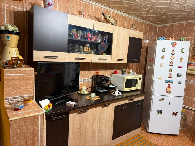 Casă individuală cu 5 camere cu Teren 1292 Mp în Peretu