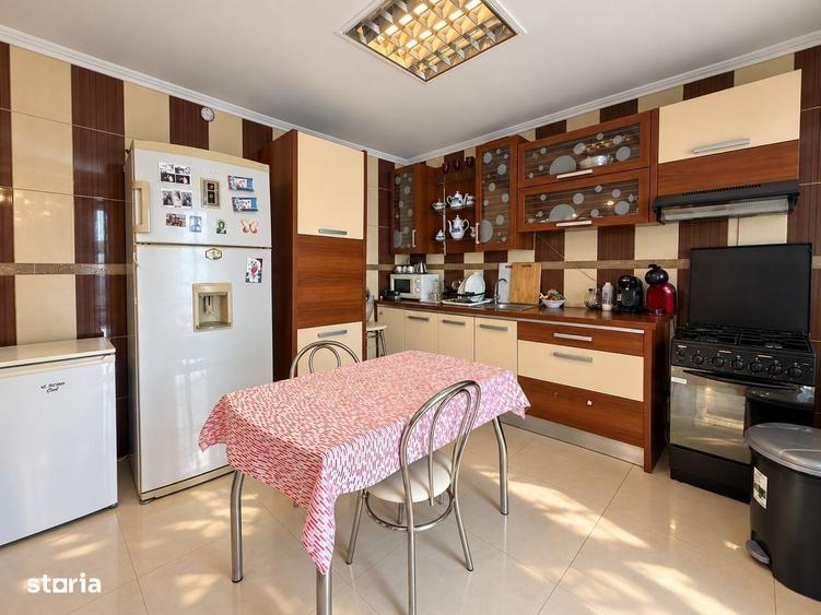 Casă cu 4 camere cu Teren 277 Mp în Central