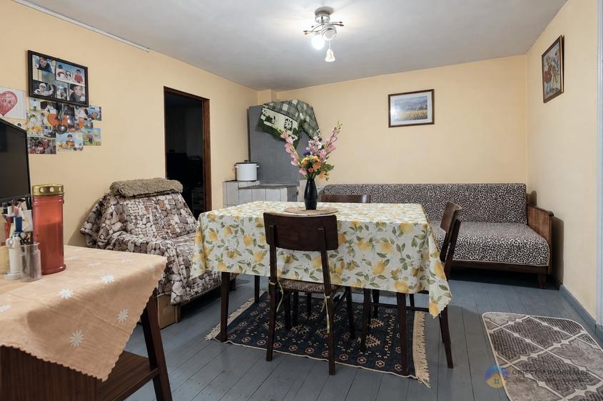 Casă individuală cu 4 camere cu Canalizare în Precista