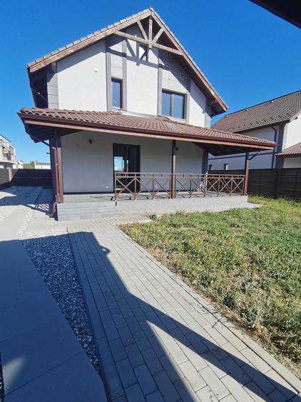 Casă cu 4 camere în Noua