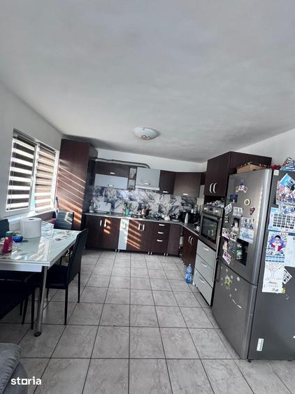 Casă cu 7 camere cu Teren 1000 Mp în Central