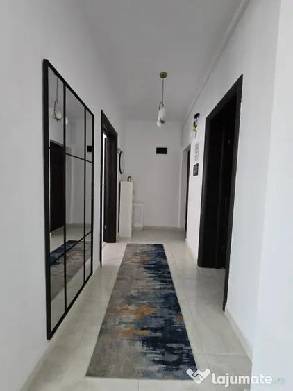 Apartament cu 2 camere decomandat în Roșu