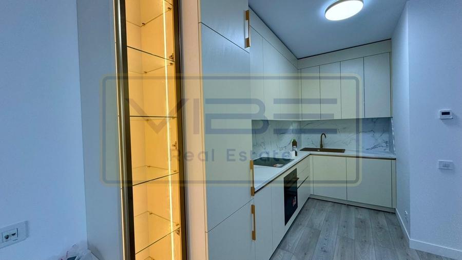 Apartament cu 3 camere semidecomandat, mobilat în Podu Roș