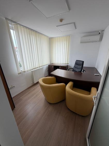 Casă individuală cu 13 camere cu Canalizare în Banu Manta