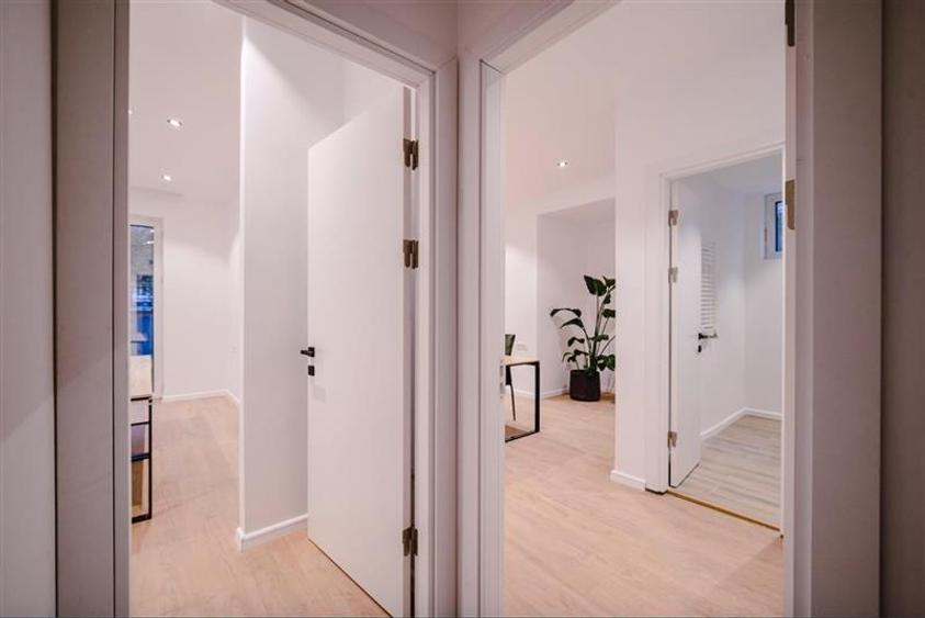 Apartament cu 4 camere decomandat în Central