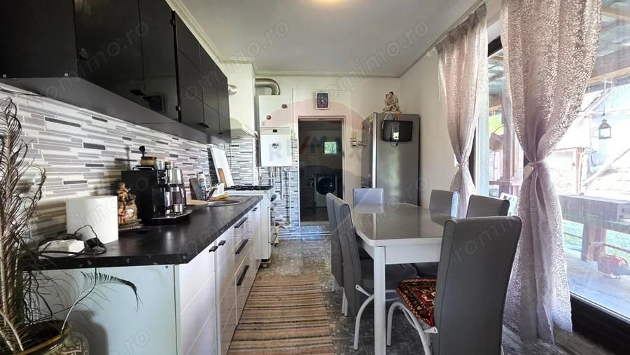 Casă cu 3 camere cu Teren 5800 Mp în Lechința